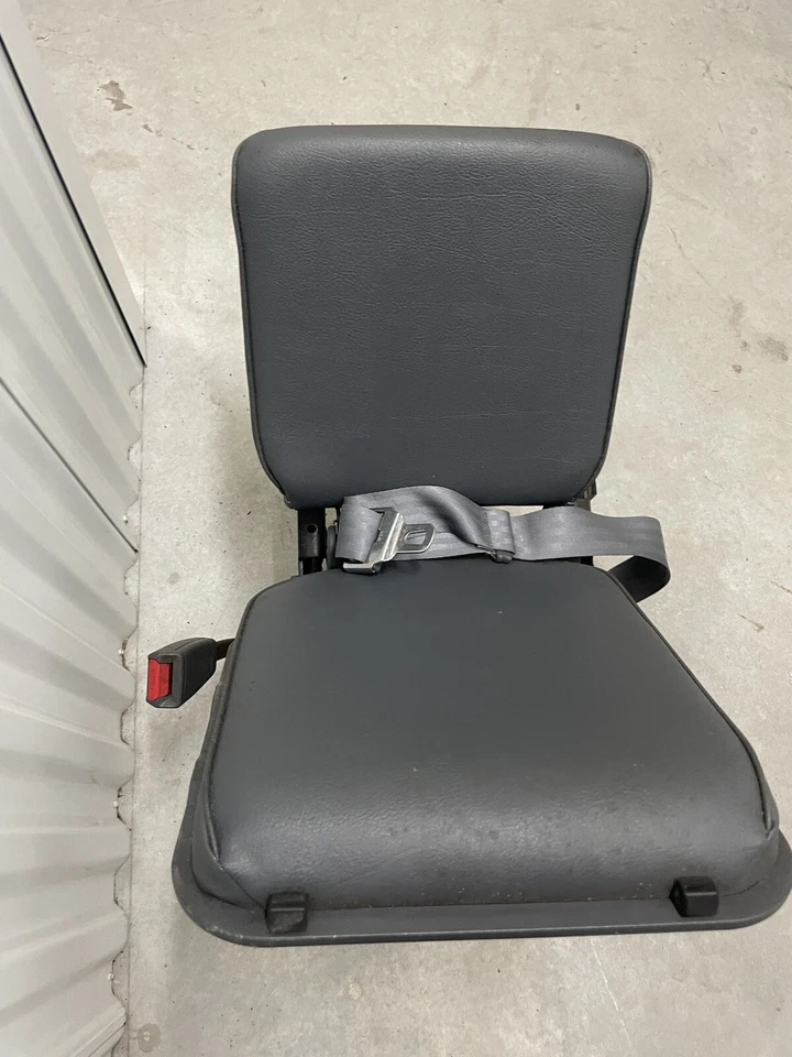Asiento puente derecho pasajero trasero Nissan Frontier 2000-2004 2 puertas - gris Foto 4 de 4