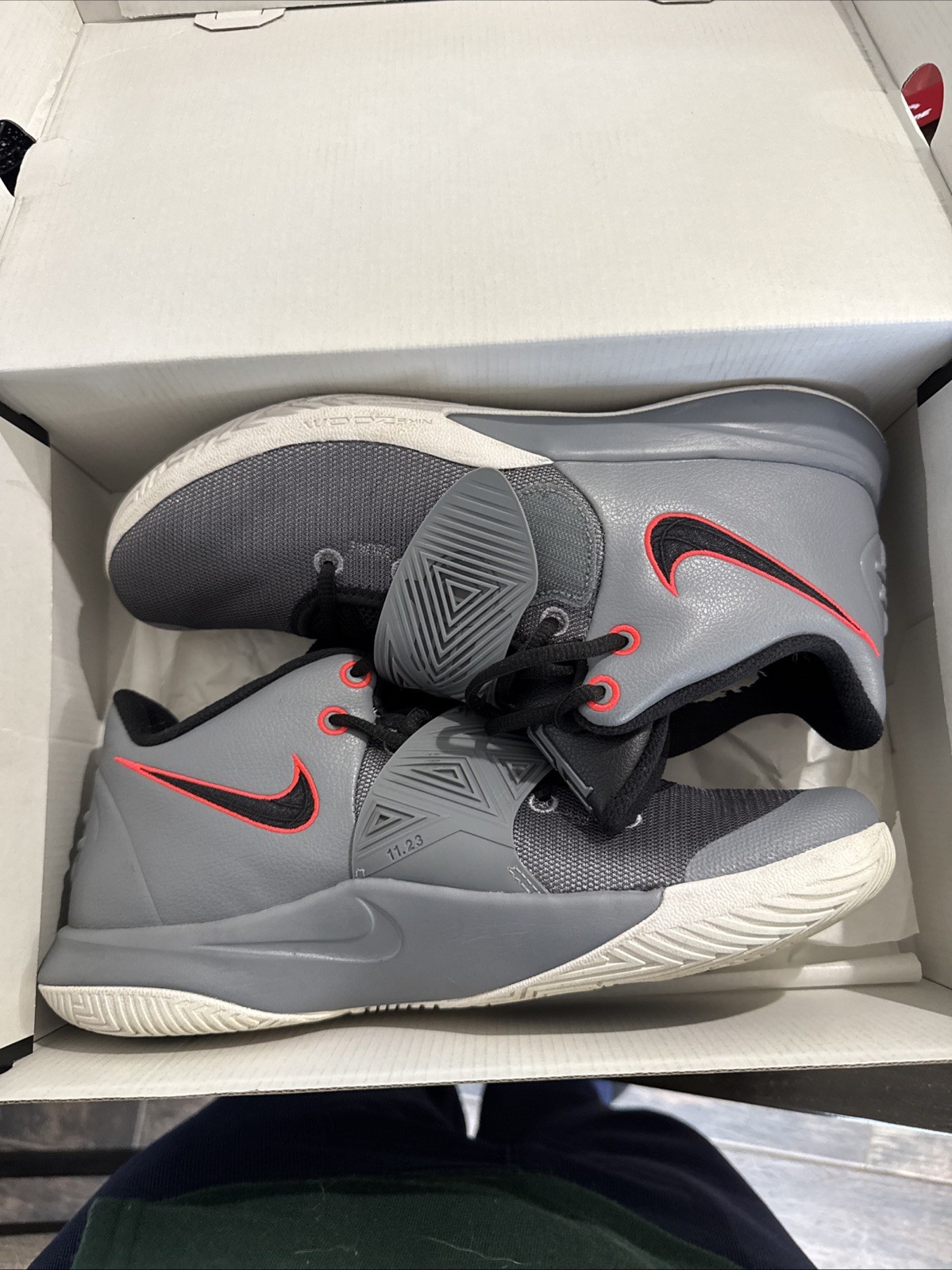 Kyrie Flytrap 3 Cool Grey Size 11 - image 2