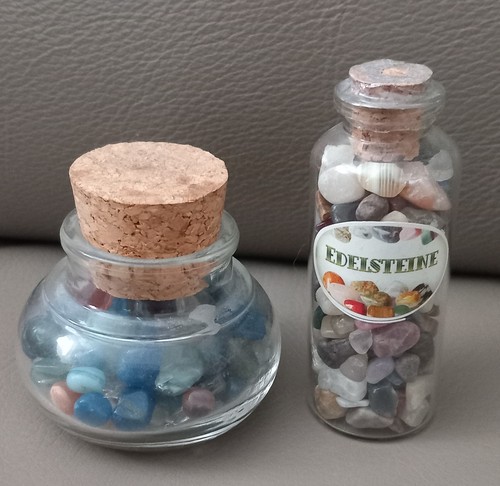 2 kleine Gläser Edelsteinsplitter bunt Edelsteine Mini 2 kleine Gläser Edelsteinsplitter bunt Edelsteine Mini