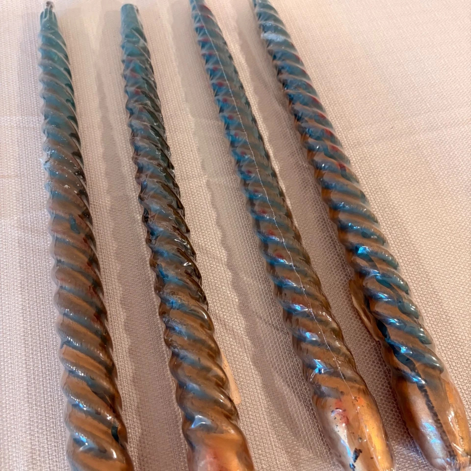 4 velas cónicas retorcidas diseño espiral metálico dorado verde Foto 2 de 4