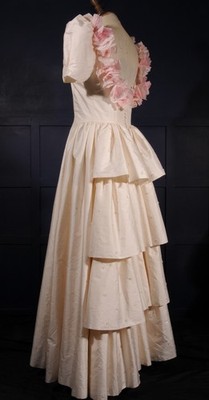 Vintage Seide Brautkleid viktorianischer Stil 80er Blütenblätter & Pailletten Wasserfall 8-10