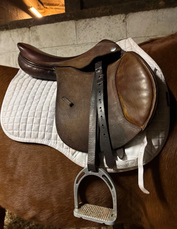 Jaguar Jump Saddle - MEDIUM GULLET - 17 Inch - Image 2 of 2