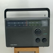 Radio Shack Portable AM/FM Radio Model 12-686 w Extended Bass System Works