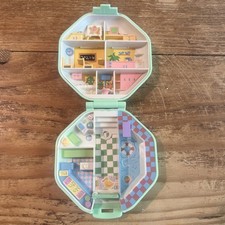 RARE Vintage 1990 Bluebird Polly Pocket-Polly  s School-Green