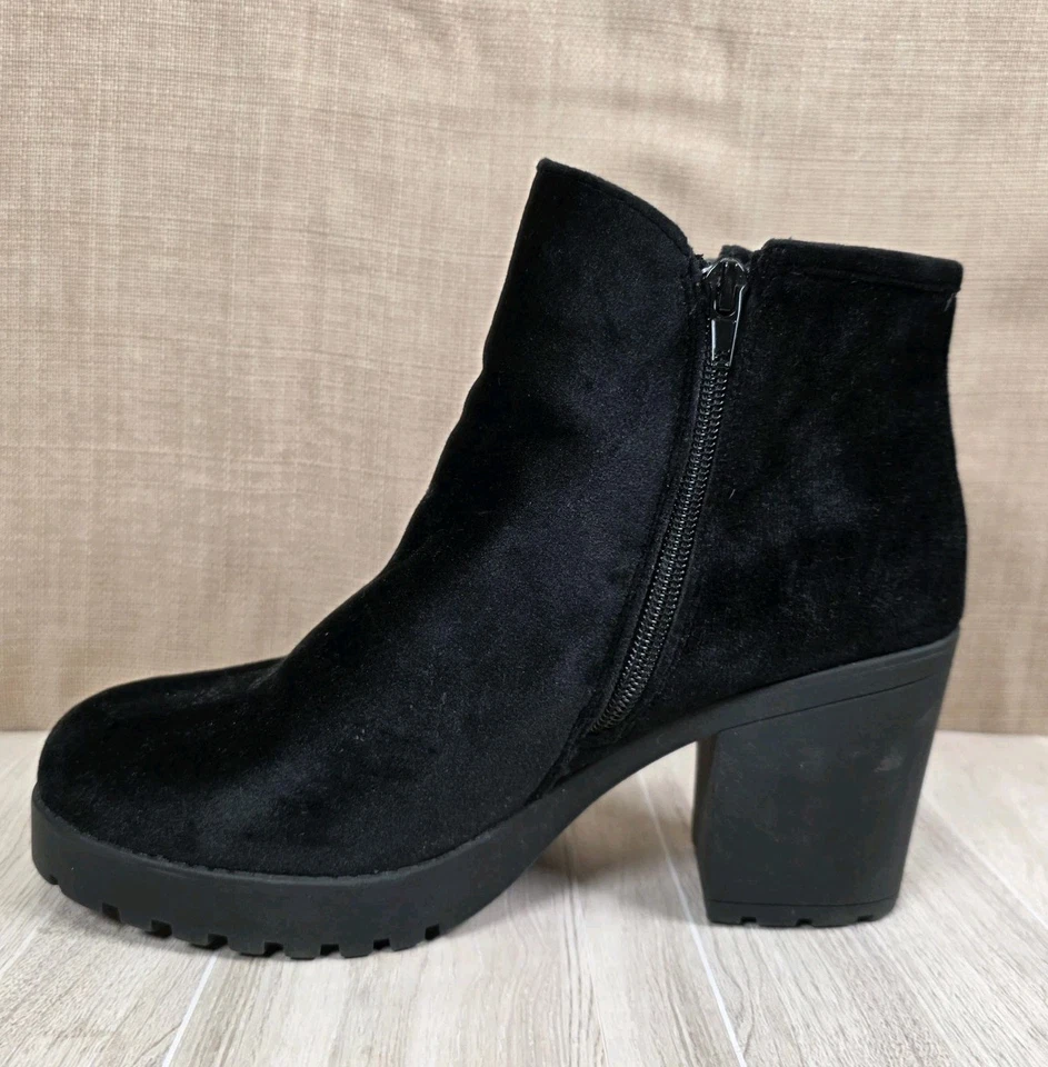 In Solia Spring Black Suede Side Zip Block Heel Ankle Boots Women's Size 8.5 - Image 2 of 4