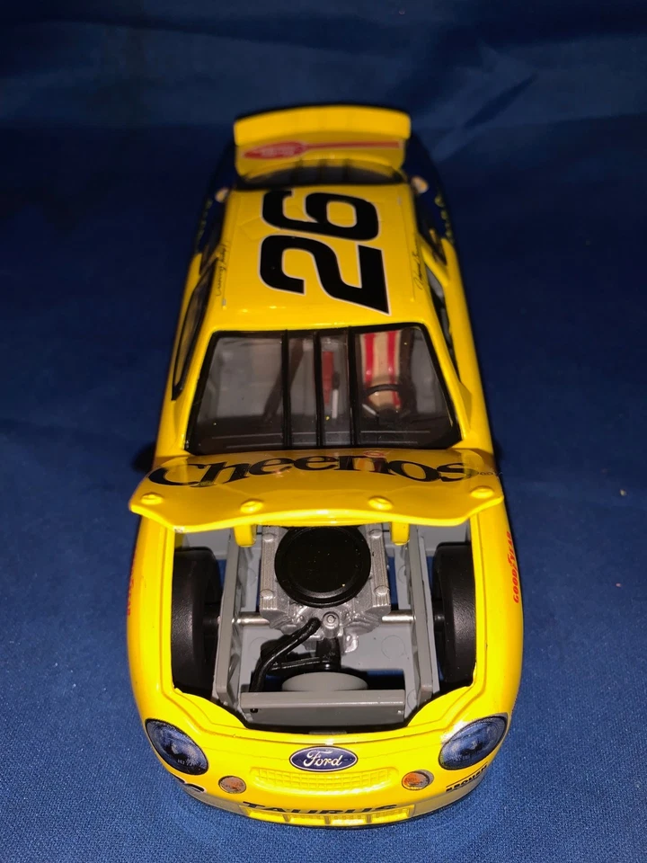NASCAR DIECAST ESCALA 1:24 #26 Johnny Benson Jr Cheerios Ford Taurus 1995 sin caja Foto 4 de 4