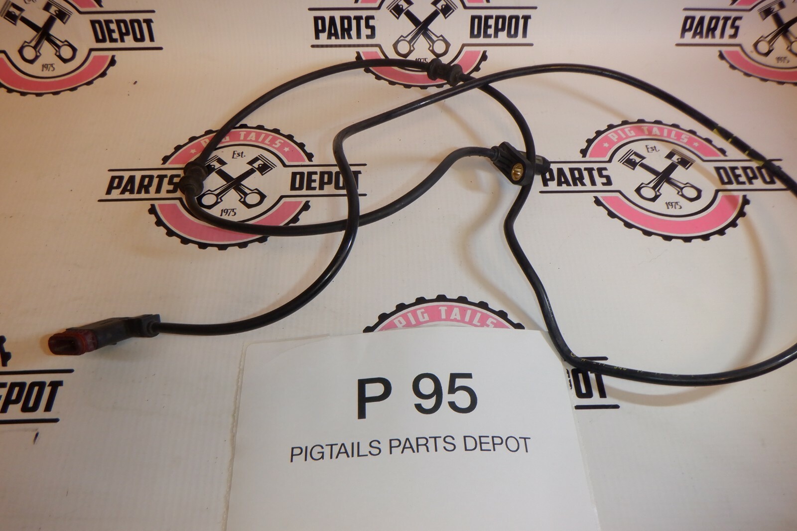 MERCEDES BENZ REAR WHEEL SPEED SENSOR ABS A 039 545 29 28 / A211  