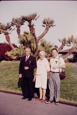 MAY 1969 People Grounds Of Japanese Villa Sea World  Agfachrome Slide AI-F