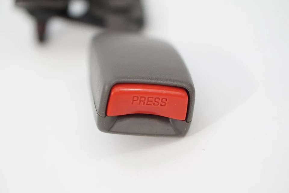 Hebilla de cinturón de seguridad trasero derecho 2ND filas OEM Chevrolet Trailblazer GMC Envoy 02 - 06 ✅ Foto 2 de 4