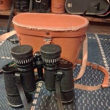 GREENKAT  Binoculars 8 x 40 extra wide angle, coated optics, field 9 with case