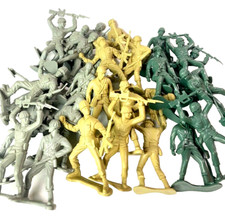 Toy Soldiers Lot of Many  2 lbs.