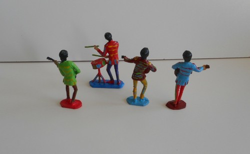 THE BEATLES PLASTIC FIGURES 4 PIECES JOHN, PAUL GEORGE AND RINGO HIPPIE - Picture 5 of 5