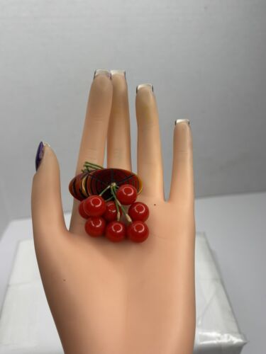 Original Rare Vintage Bakelite Carved 8 Red Cherries Bunch Brooch Pin - Picture 3 of 7