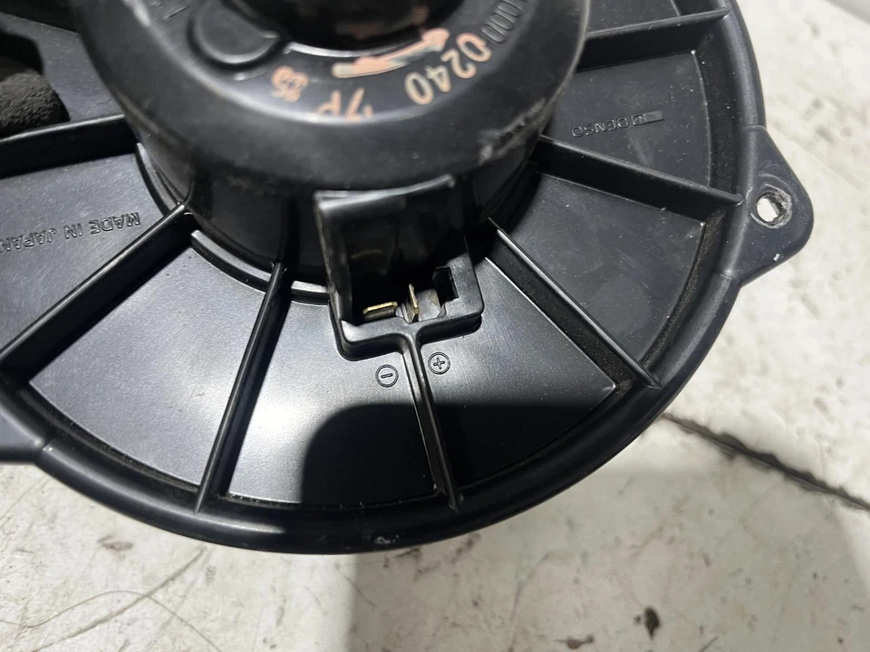 Toyota CELICA Heater Fan Motor ST204 07/93-11/99  - image 2 of 4