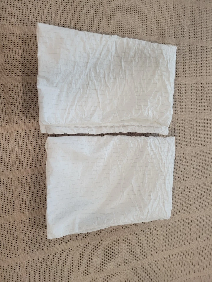 DKNY Donna Karan New York Pure Comfy Collection Estándar 2 fundas de almohada blancas Foto 2 de 4