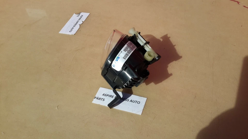 Luz antiniebla delantera derecha lado pasajero Audi A4 S4 A4 Quattro 2005-2013 OEM Foto 2 de 4