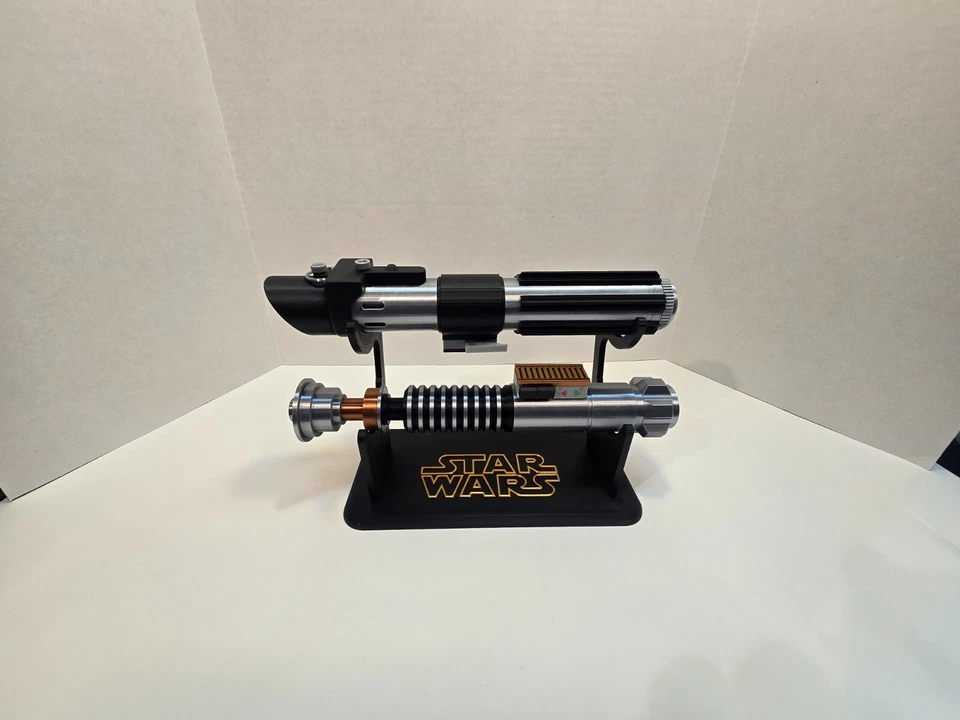 Réplica de sable de luz inspirada en Luke Skywalker y Darth Vader con soporte, Star Wars Foto 3 de 4