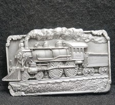 WH13133 NOS COOL VINTAGE 1986 TRAIN ENGINE ARTWORK PEWTER MENS BELT BUCKLE