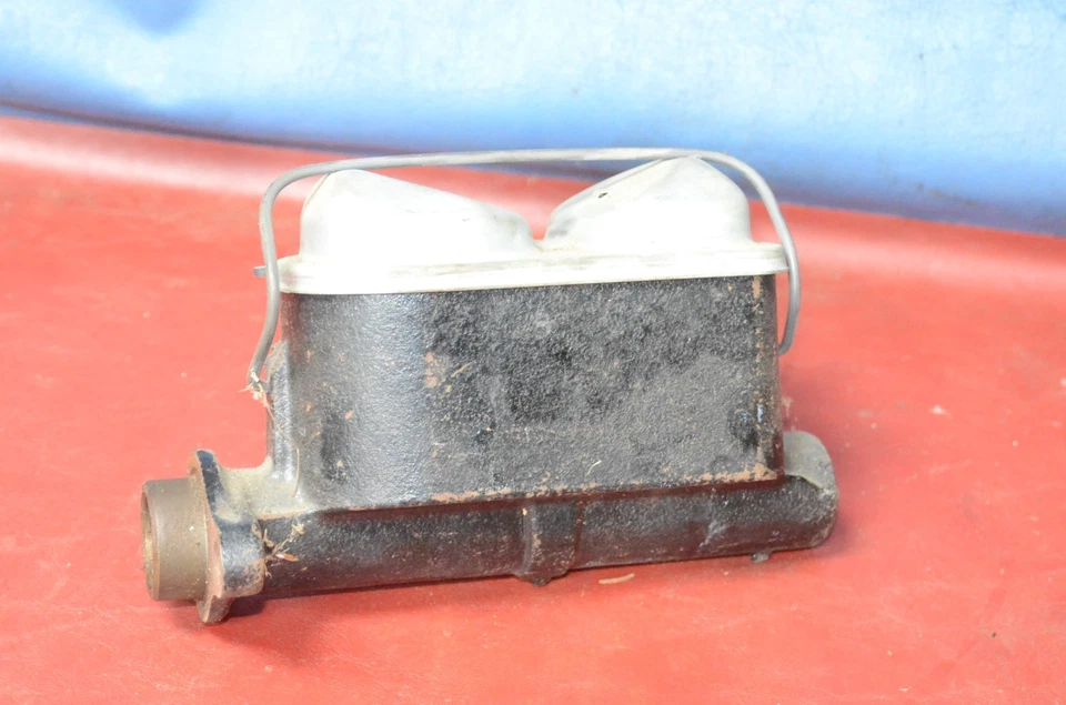 Cilindro maestro de freno 2229371 camioneta Chevy C30 1973-84 camioneta G30 P30 Foto 4 de 4