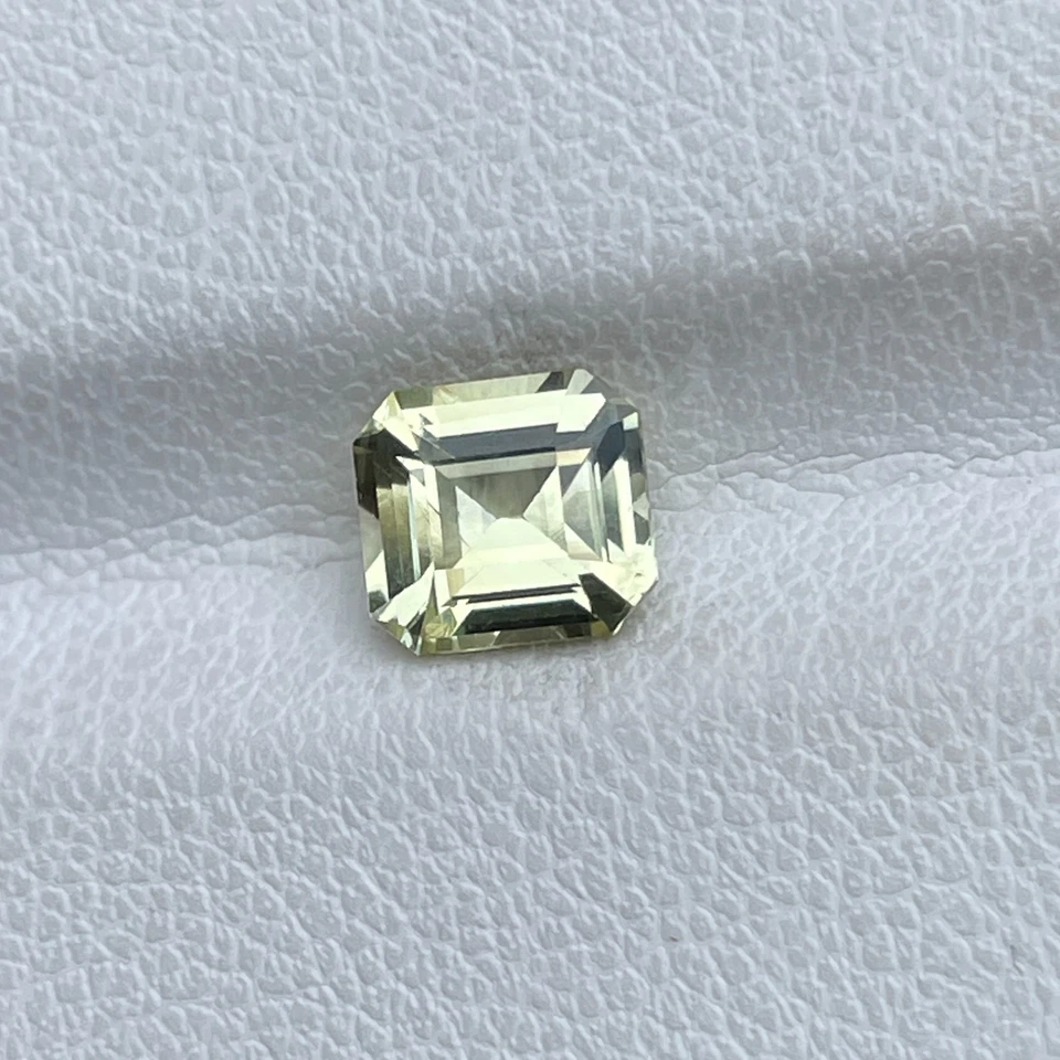 Натуральный желтый хризоберилл 1,33 карата — драгоценный камень изумрудной огранки россыпью для ювелирных изделий - Изображение 3 из 4