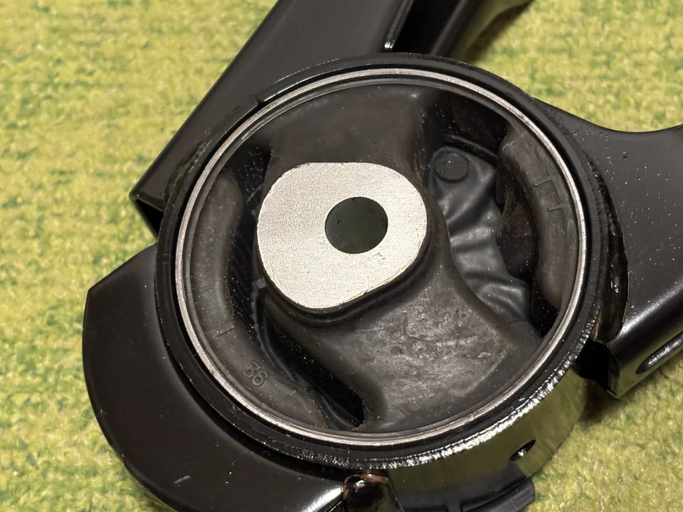 Lexus Genuine CT200h Toyota Prius V Rear Engine Mount 12371-37260 OEM JDM - Image 3 of 4