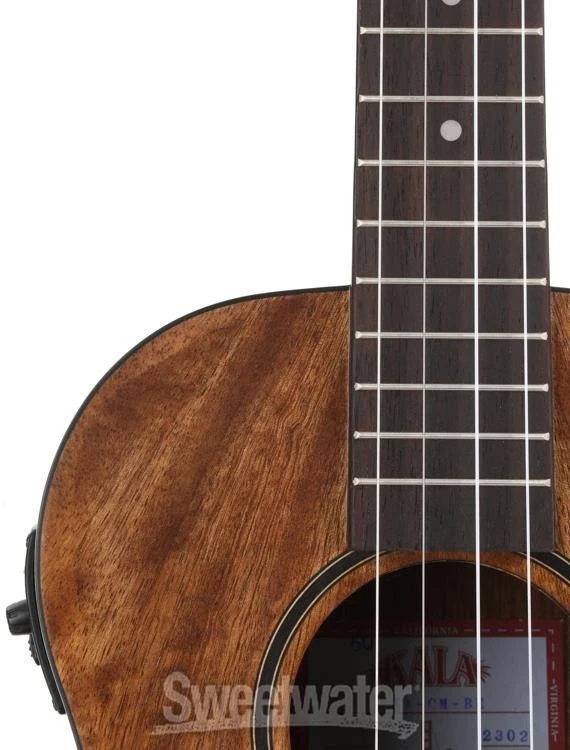 Ukelele eléctrico acústico barítono mango rizado Kala - satinado natural Foto 3 de 4
