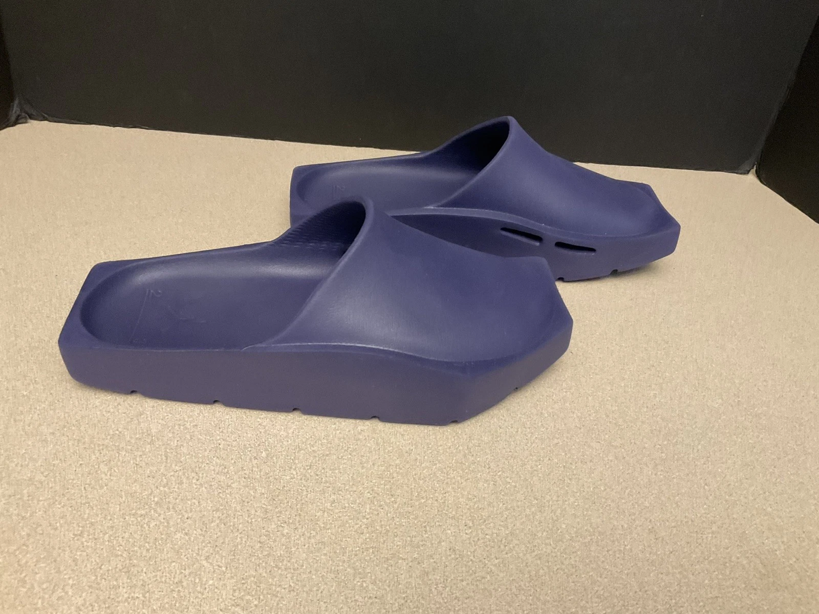 SLIDES VIOLA NIKE AIR JORDAN HEX MULE GIOVANILI. TAGLIA 2Y 3Y. SCARPE FANTASTICHE!!!