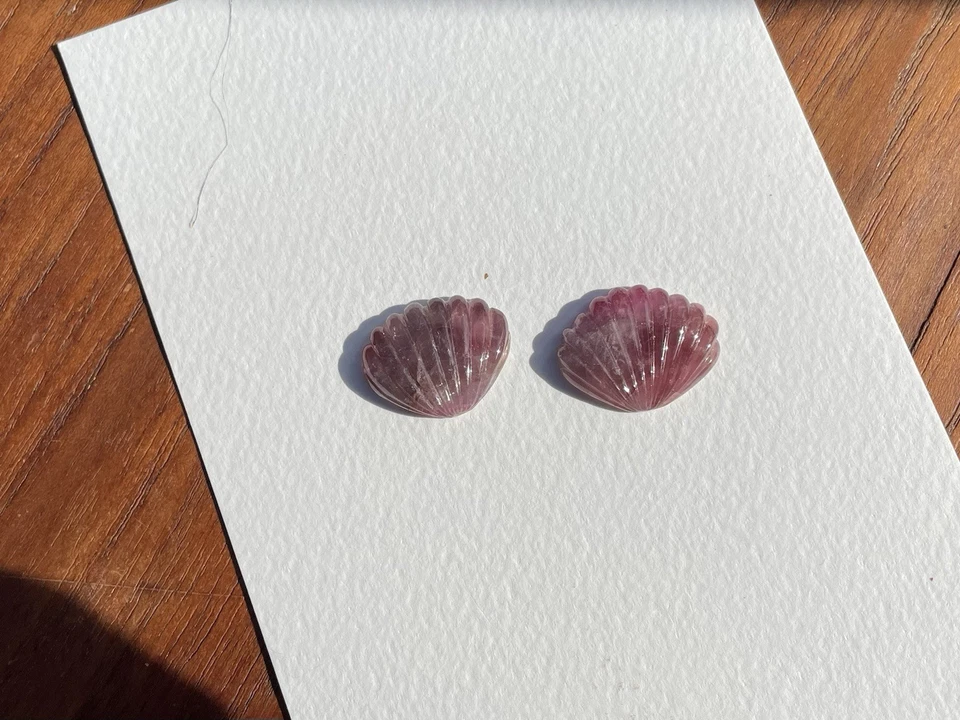 Carcasas de turmalina talladas rosa/malva, par de 35,85 quilates de peso total Foto 2 de 4