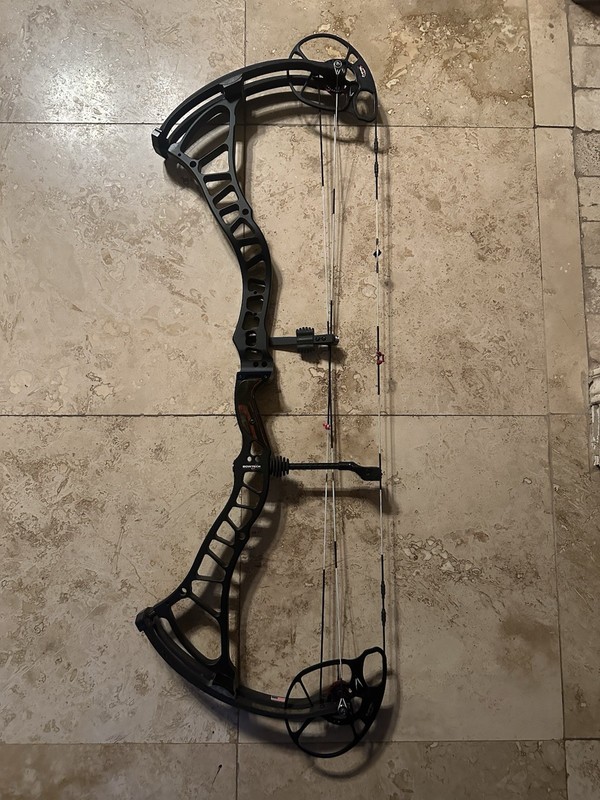 Bowtech Insanity XL Draw Length 29 In. Right Hand  Draw Weight 60-70lbs.