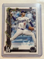 2025 Topps Holiday #H23 Roki Sasaki - RC