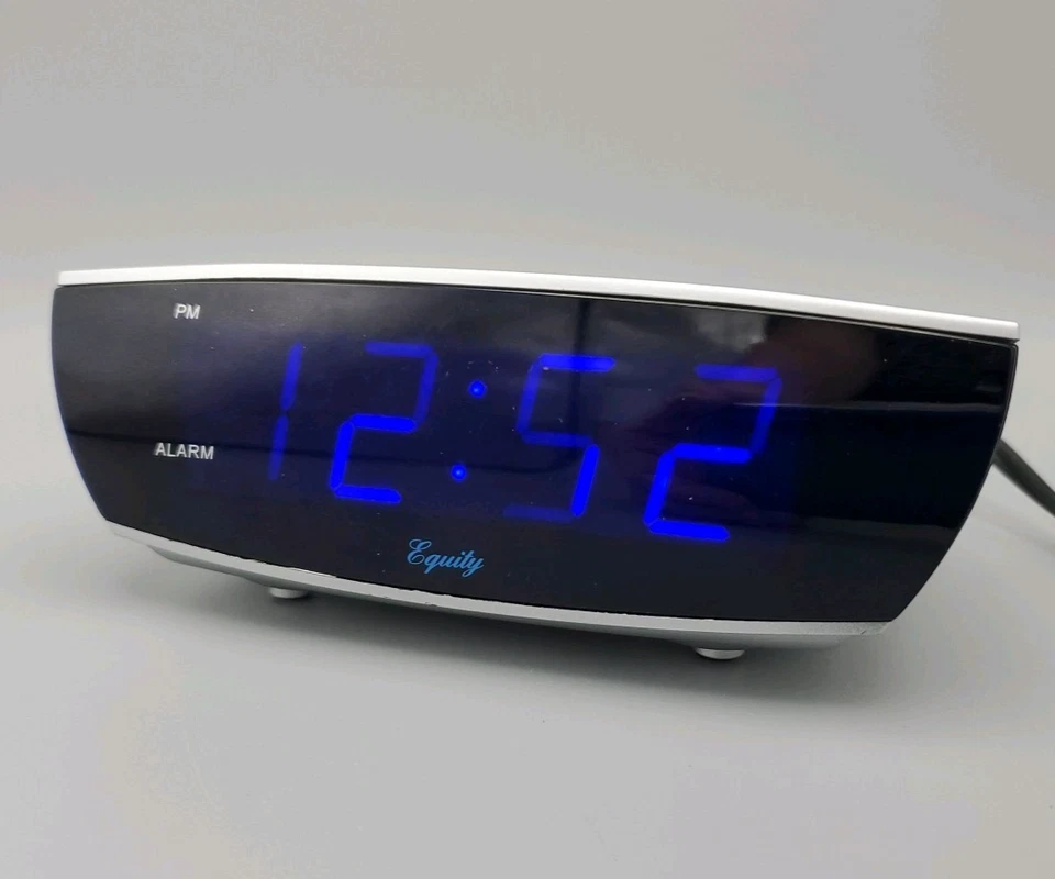 Equity 75903 Reloj Despertador Digital LED Azul Pitido Silencioso Reposo PROBADO LEER Foto 2 de 4