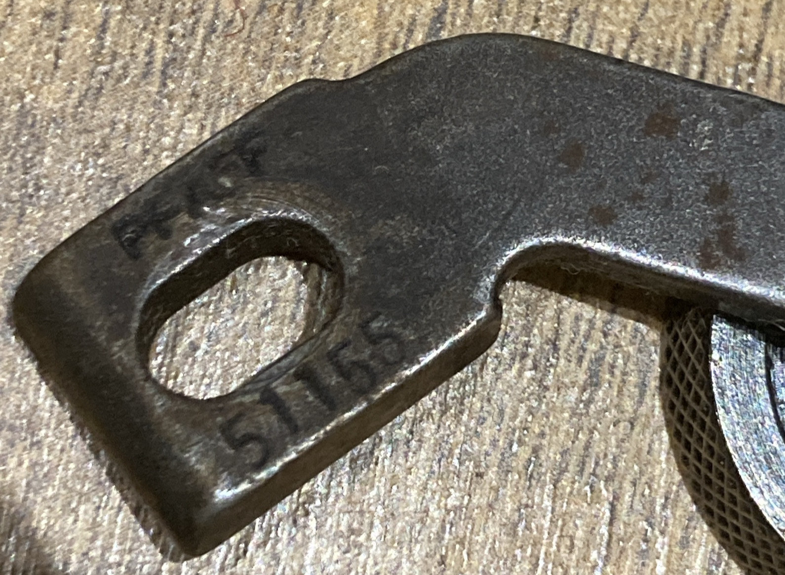 ANTIQUE METAL TRAY OF ACCESSORIES, PARTS FOR SINGER/PFAFF SEWING MACHINES 9