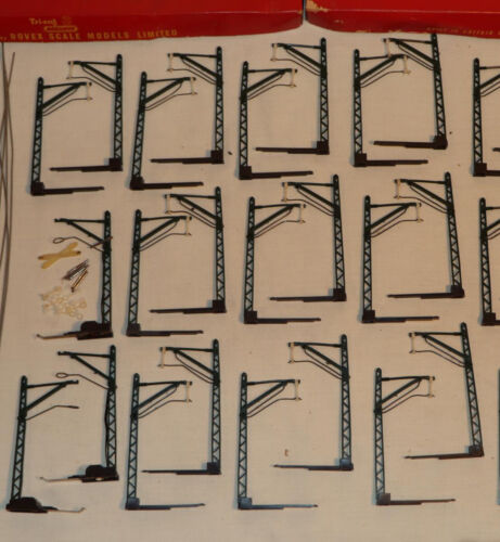 Tri-ang HO/OO R416 (2) Catenary Sets Plus Extras - Picture 3 of 7