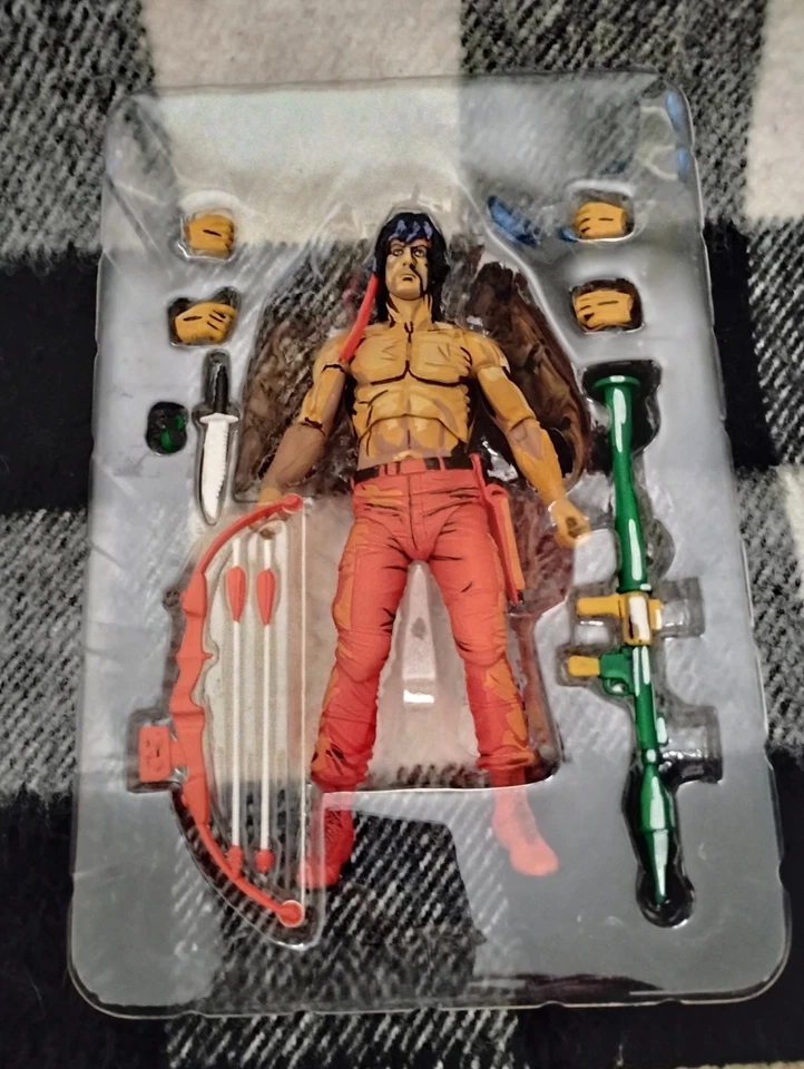 Figura de acción videojuego clásico Neca Rambo Foto 4 de 4