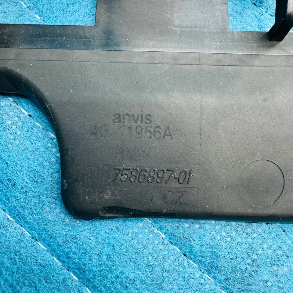 Conjunto de tubo de manguera de ventilación del motor BMW 650i 2012-2017 OEM 758689701 Foto 2 de 4