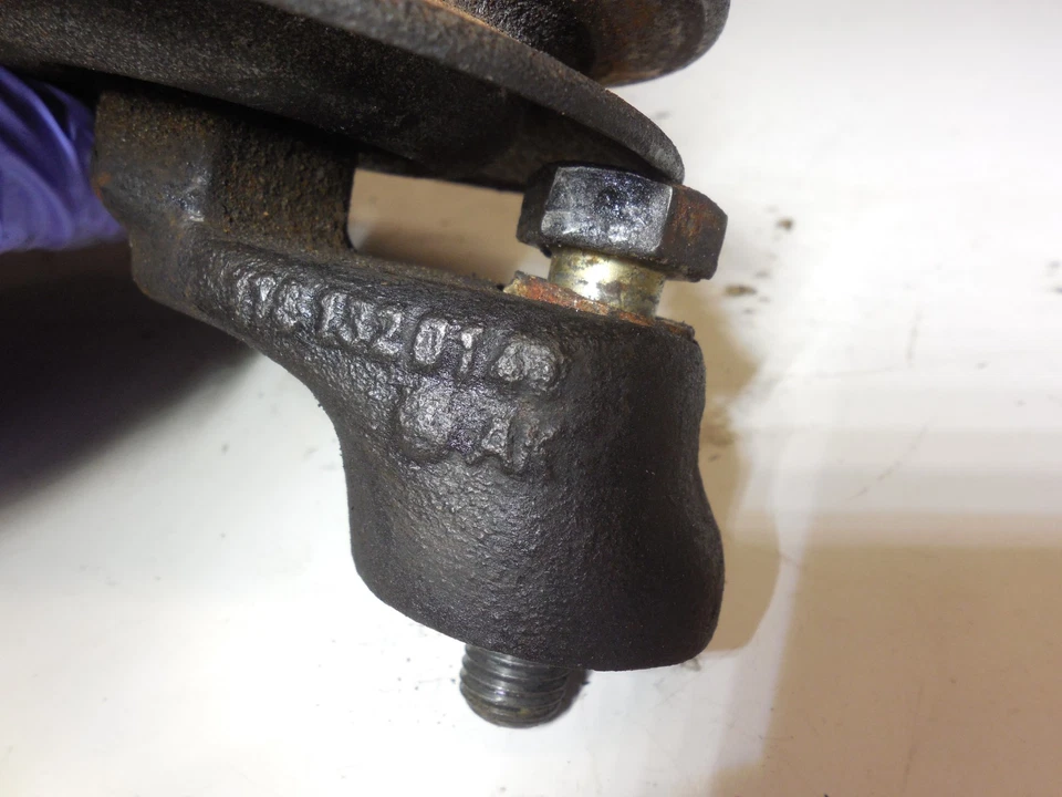 Soporte de montaje de polea loca 72-80 Mercedes Benz R107 450SL Foto 3 de 4