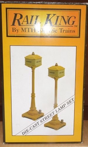 Juego de postes de lámpara de metal MTH Rail King No. Farola amarilla 57 MT-1028 | Zustand: New