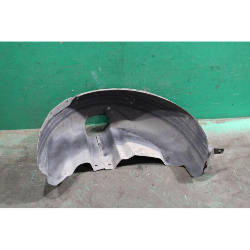 pare-boue ar d VOLKSWAGEN POLO 01 05