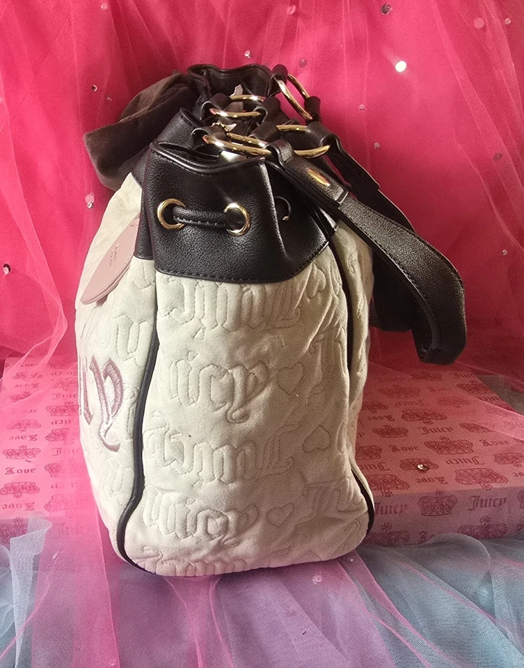 Bolso de Mano Juicy Couture Vintage Dreams Daydreamer con Dije de Corazón Foto 3 de 4