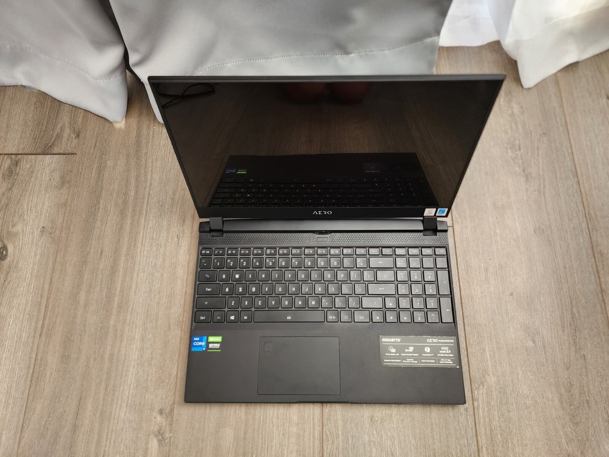 【最終値下げ】Gigabyte Aero 15 inch 2018 GIGABYTE AERO 15 OLED XD-73JP624SR 価格比較 - 価格.com