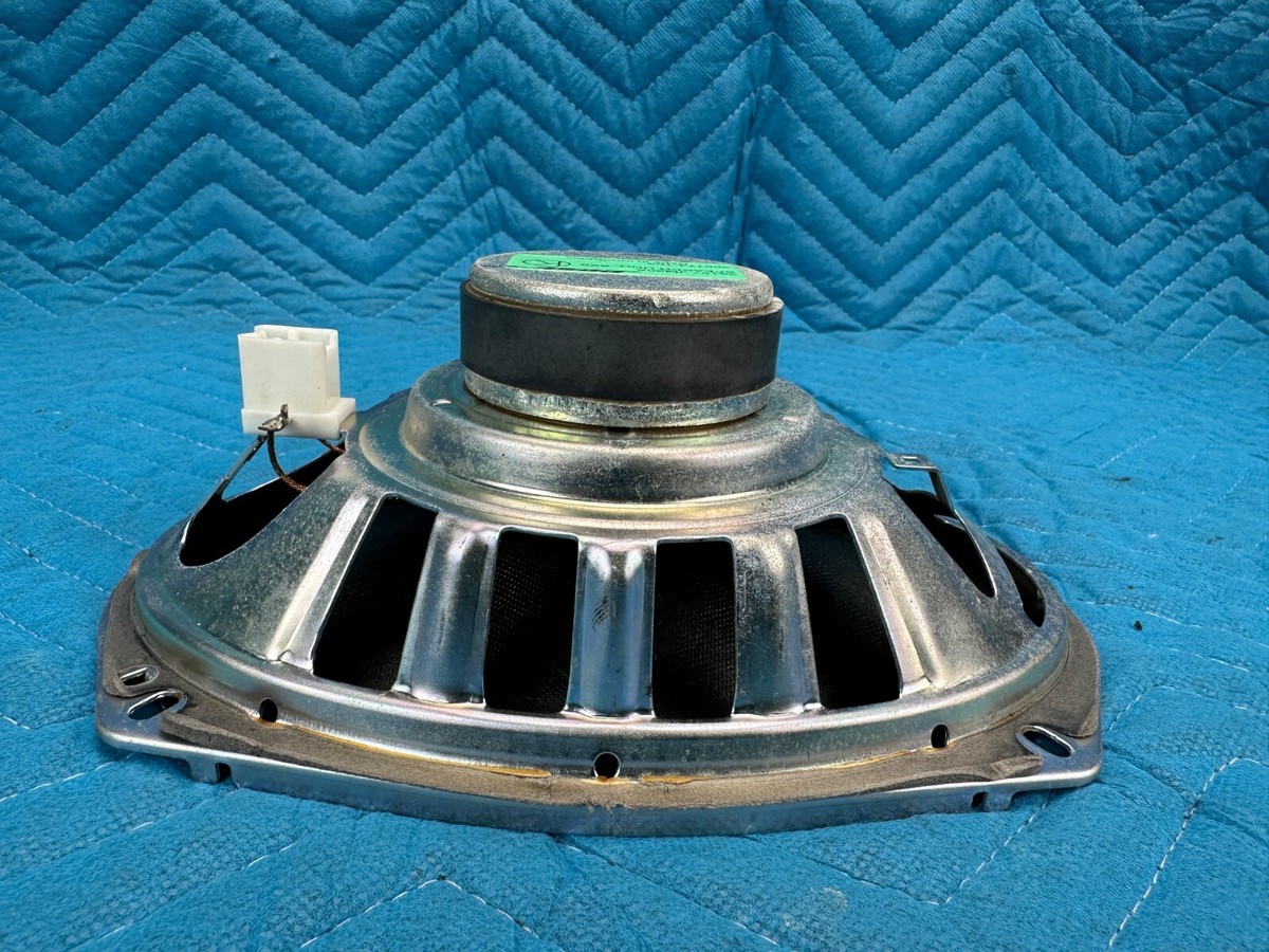 Genuine Infiniti Nissa 28157-JM20A Front Door Lower Speaker RH or