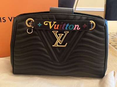 Authentic Louis Vuitton Black New Wave Quilted Leather Noir Chain 