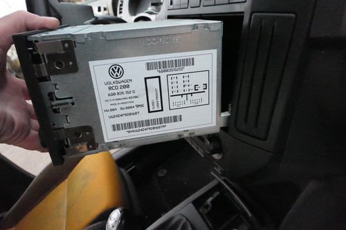 Fox 5Z Pol 9N3 Radio CD Player Original RCD200 Red BVX 6Q0035152D mitCode MP3 - Bild 2 von 3