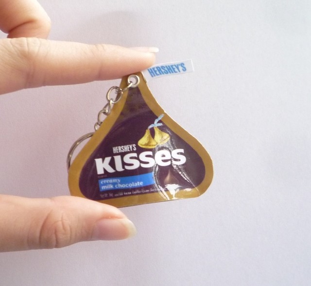 HERSHEY'S KISSES Milk Chocolate Pack KEYCHAIN Novelty Indonesia 3D 2" eBay