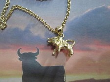 Bull of the Zodiac with chain pendant made Yellow Gold 18 K- artisan product
