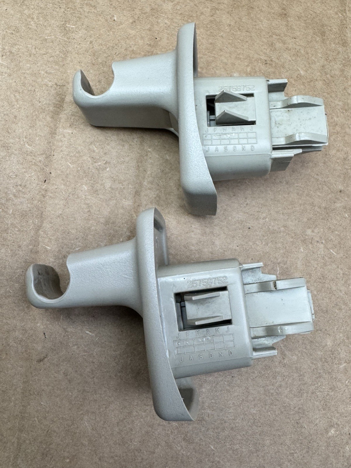 2003-2009 Chevolet Express GMC Savana Van Sun Visor Clip Retainer Set OEM x2 thumbnail 12