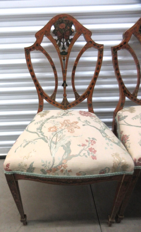 Asiento tapizado 4 sillas de comedor estilo antiguo pintado a mano Adams usado en excelente estado Foto 2 de 4