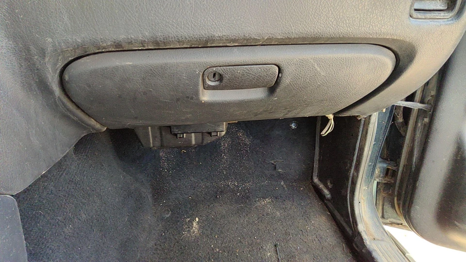 Conjunto de guantera Suzuki Sidekick 1996 97 puerta completa con pestillo OEM gris agarre Foto 2 de 4
