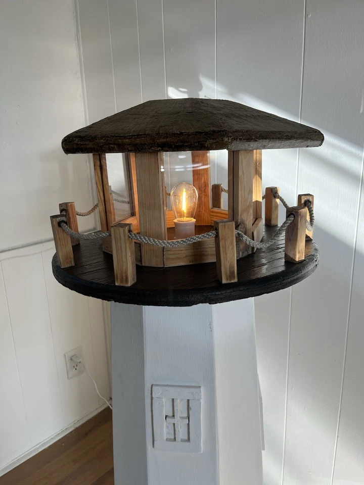 Luz noturna de madeira de pinho Light House - Imagem 2 de 4