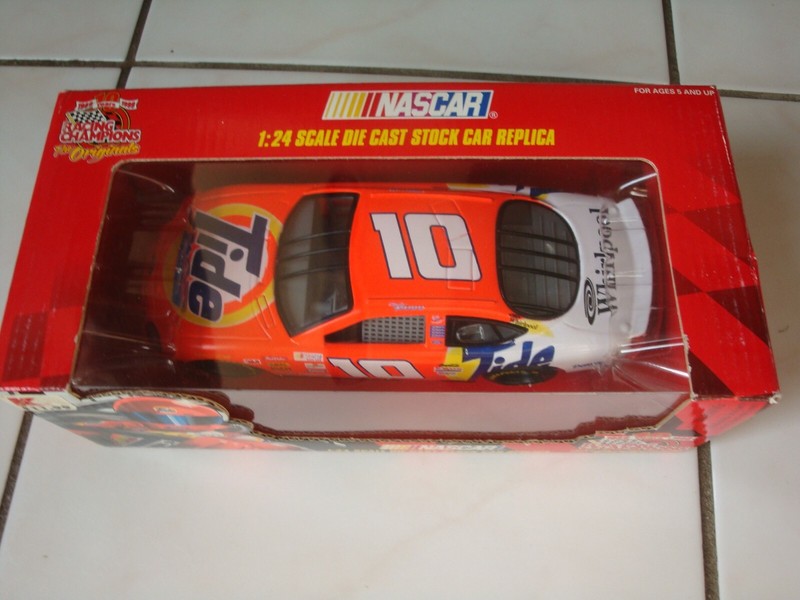Racing Champions 1/24 Scale *** 1999 FORD TAURUS #10 TIDE ***   
